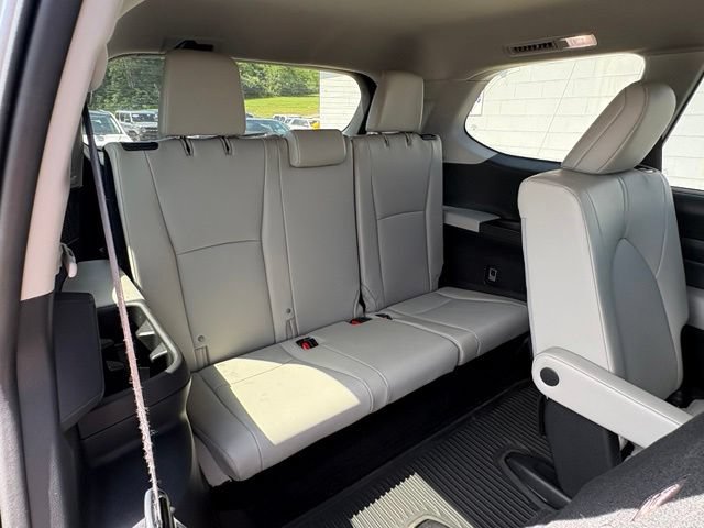 Used 2024 Toyota Grand Highlander AWD image 31