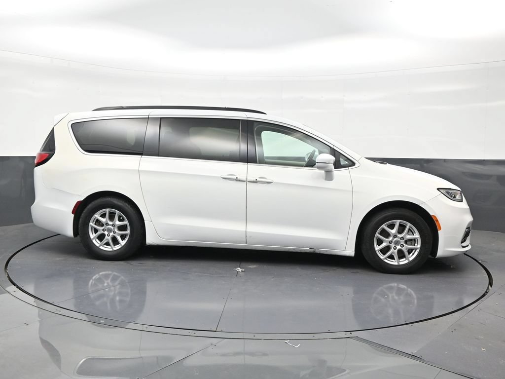 Used 2022 Chrysler Pacifica Touring-L FWD image 6