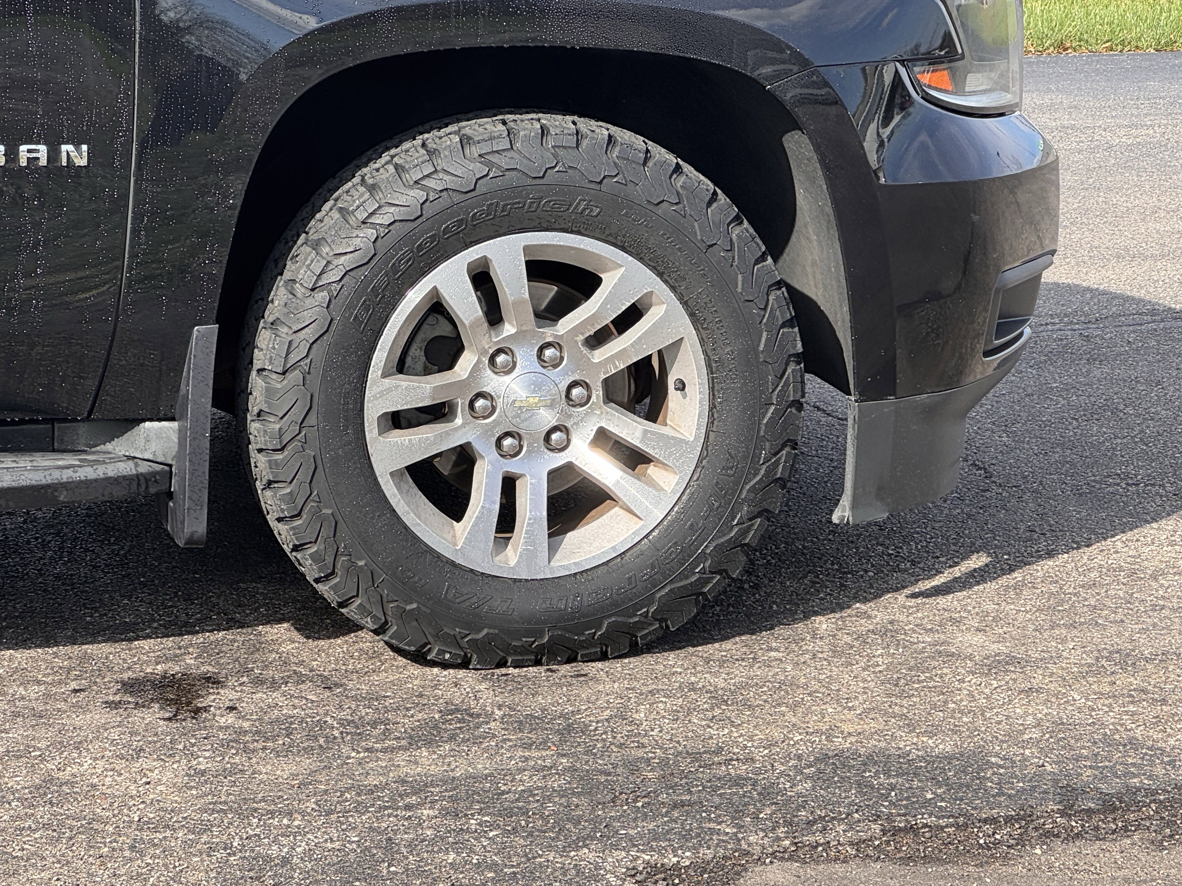 Used 2017 Chevrolet Suburban LT image 4