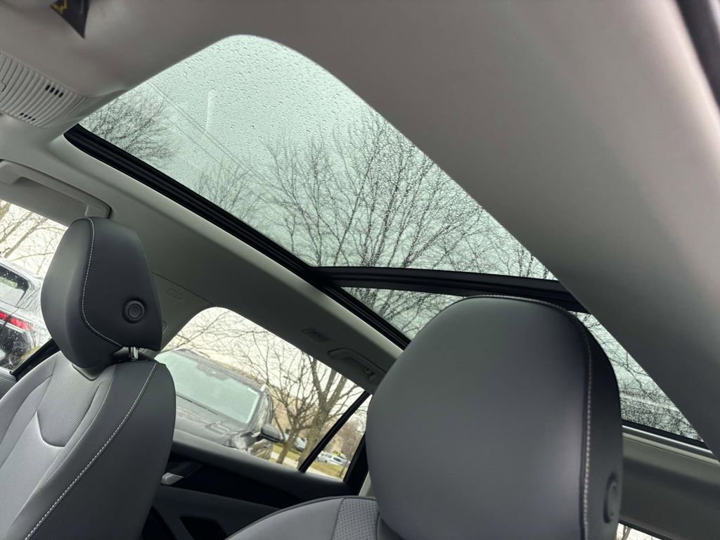 New 2026 Volkswagen Tiguan SE image 25