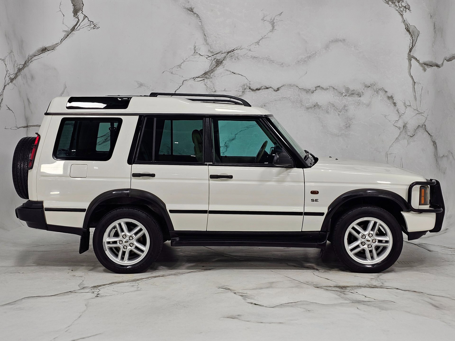Used 2003 Land Rover Discovery SE image 12