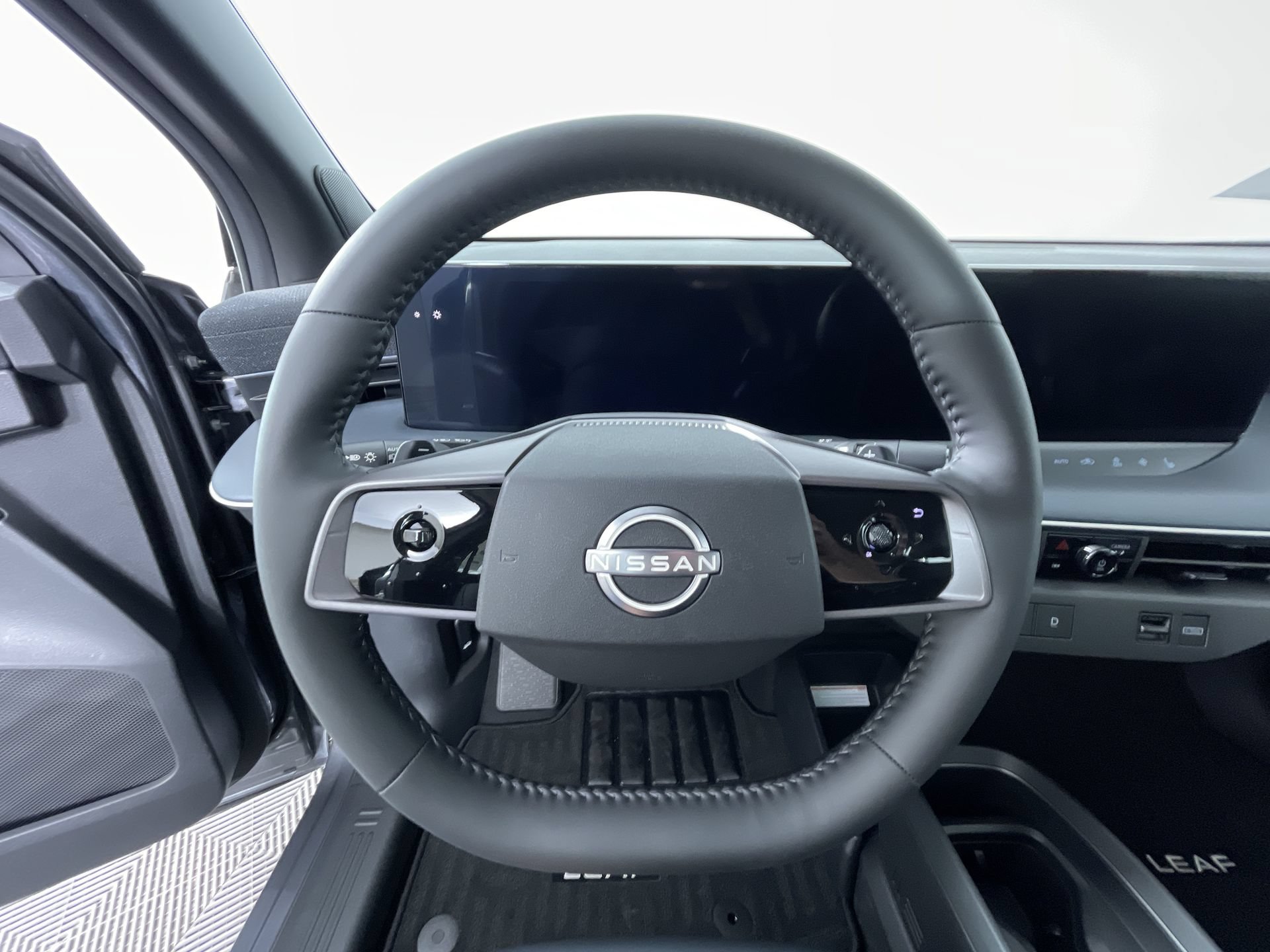 New 2026 Nissan Leaf SV+ w/ Floor Mat Package (SV+) FWD image 16