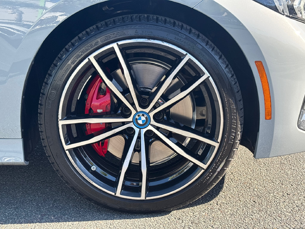 Used 2023 BMW 330e w/ M Sport Package RWD image 8