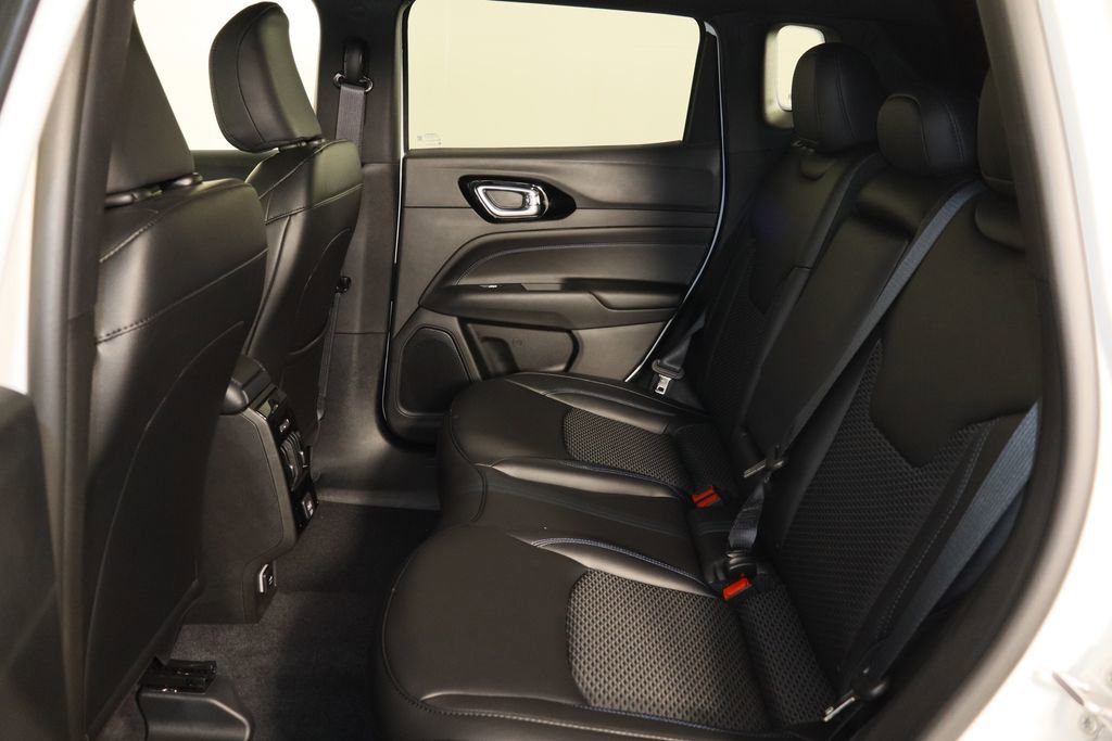New 2026 Jeep Compass Latitude image 18