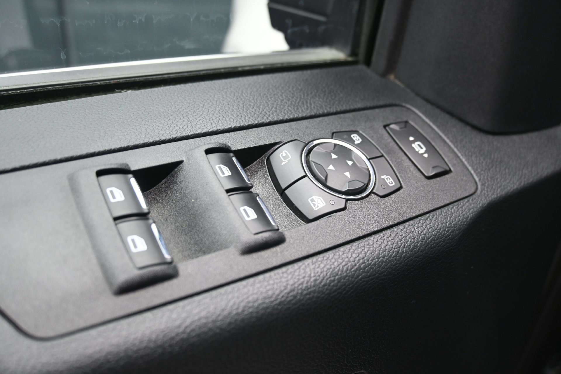 Used 2019 Ford F350 Platinum w/ Platinum Ultimate Package AWD/4WD image 18