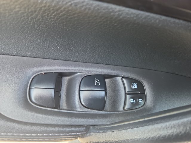 Used 2021 Nissan Rogue Sport S FWD image 17