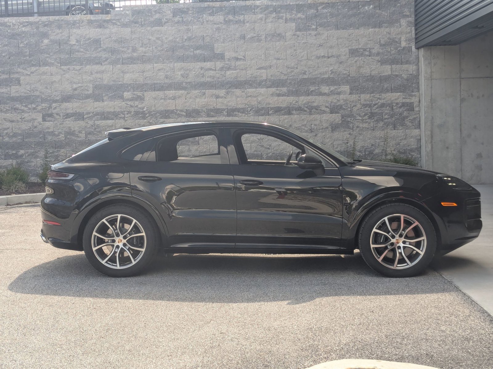 Certified 2025 Porsche Cayenne Coupe AWD/4WD image 8