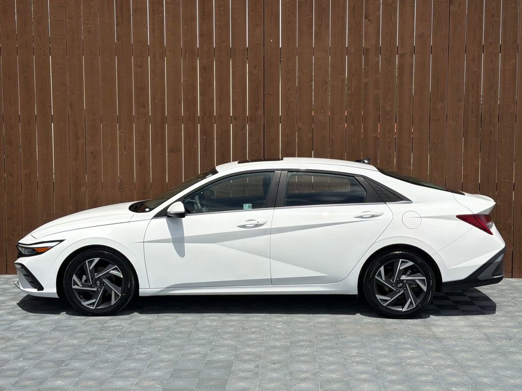 Used 2024 Hyundai Elantra SEL w/ Convenience Package FWD image 15
