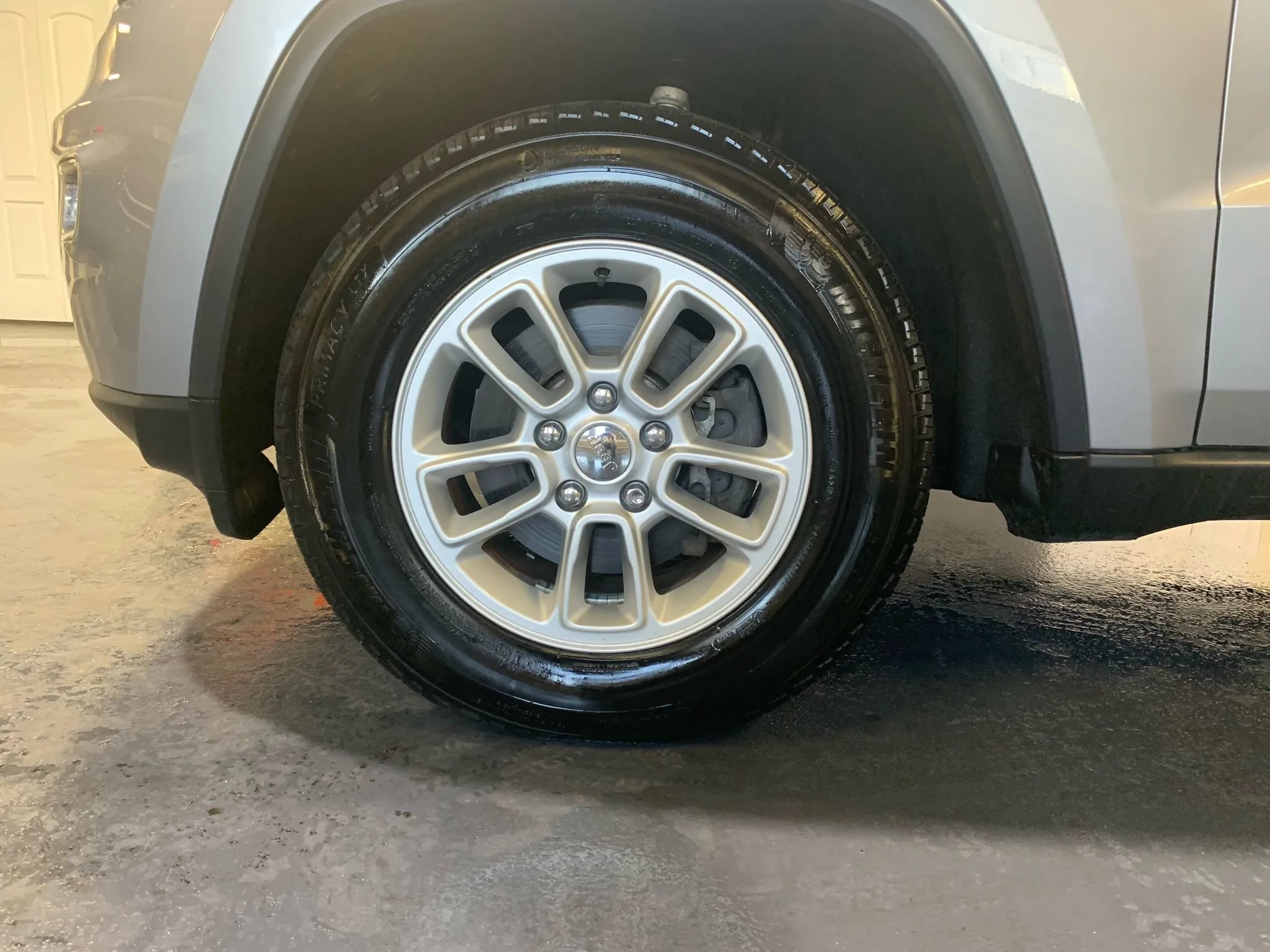 Used 2018 Jeep Grand Cherokee Laredo AWD/4WD image 33