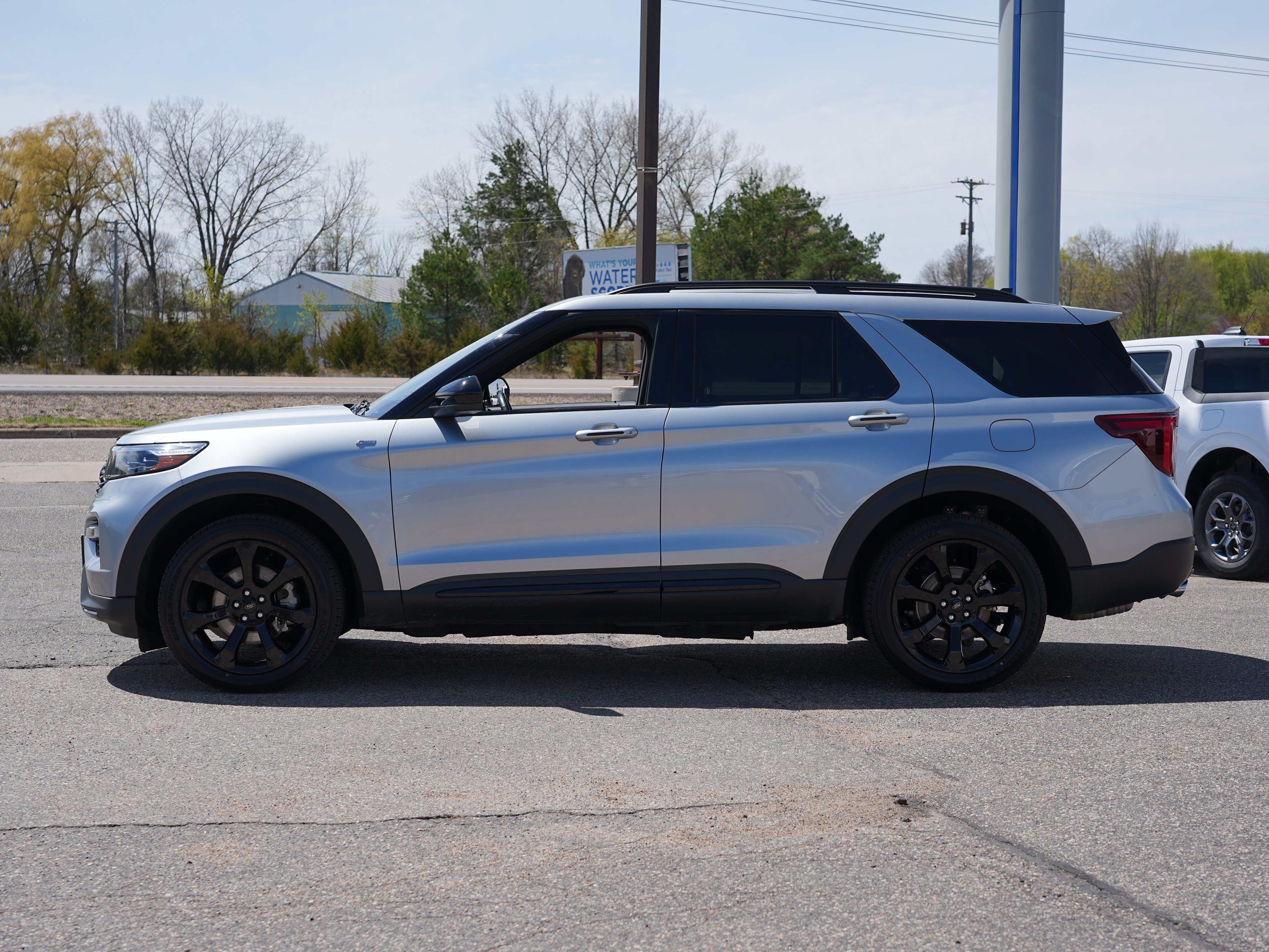 Used 2024 Ford Explorer ST-Line w/ Class IV Trailer Tow Package AWD/4WD image 7