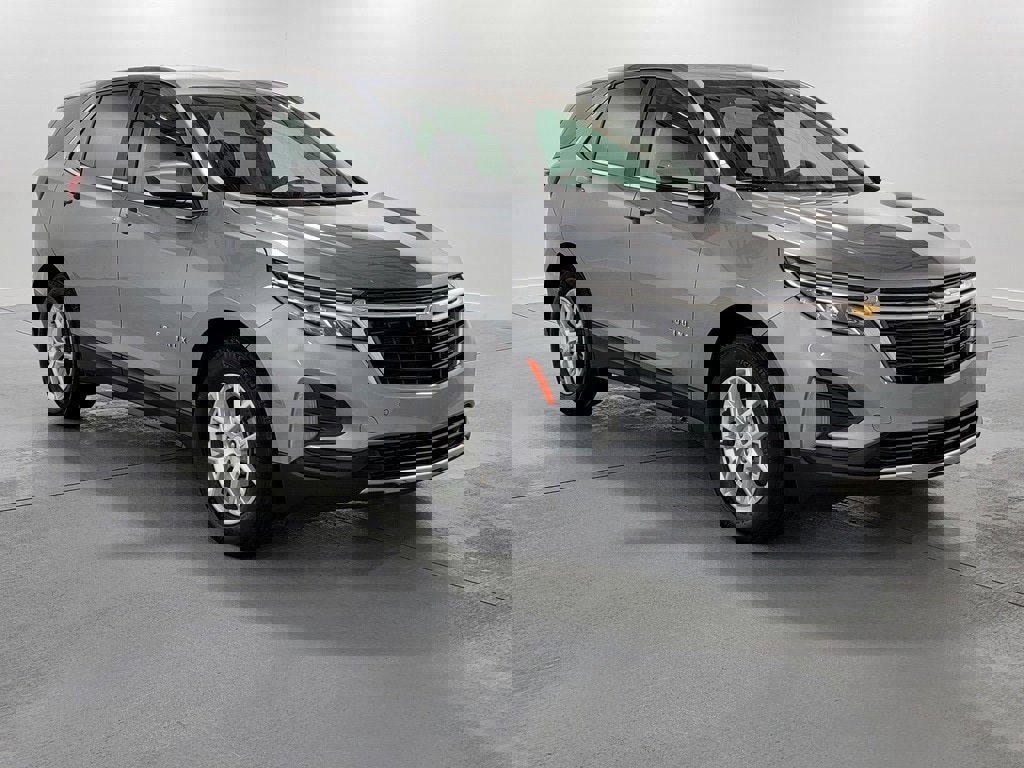 Used 2023 Chevrolet Equinox LT image 2