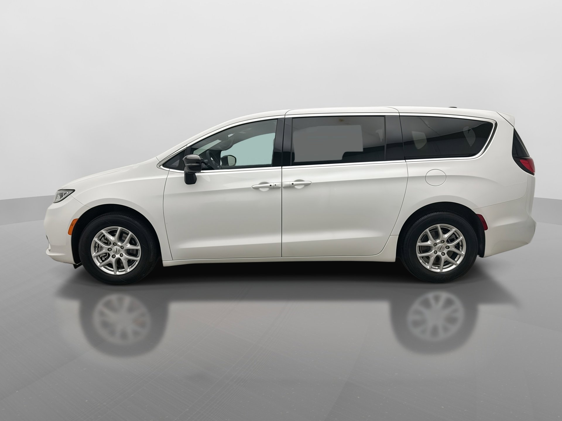 Used 2025 Chrysler Pacifica Select FWD image 2