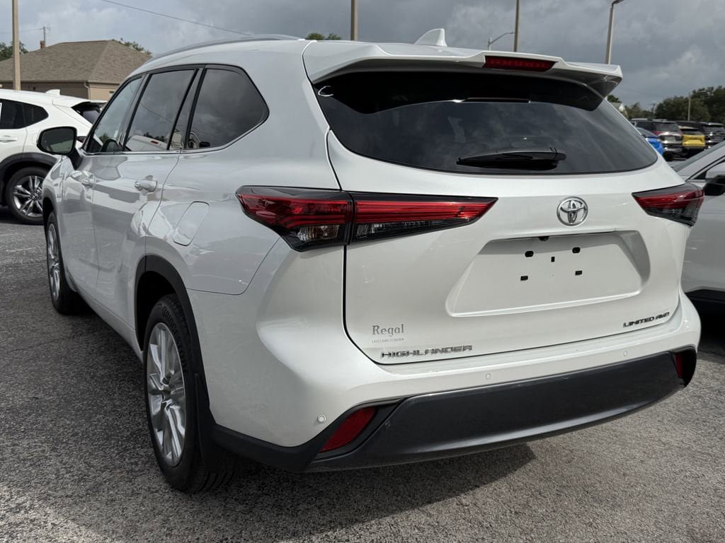 Used 2023 Toyota Highlander Limited AWD/4WD image 7
