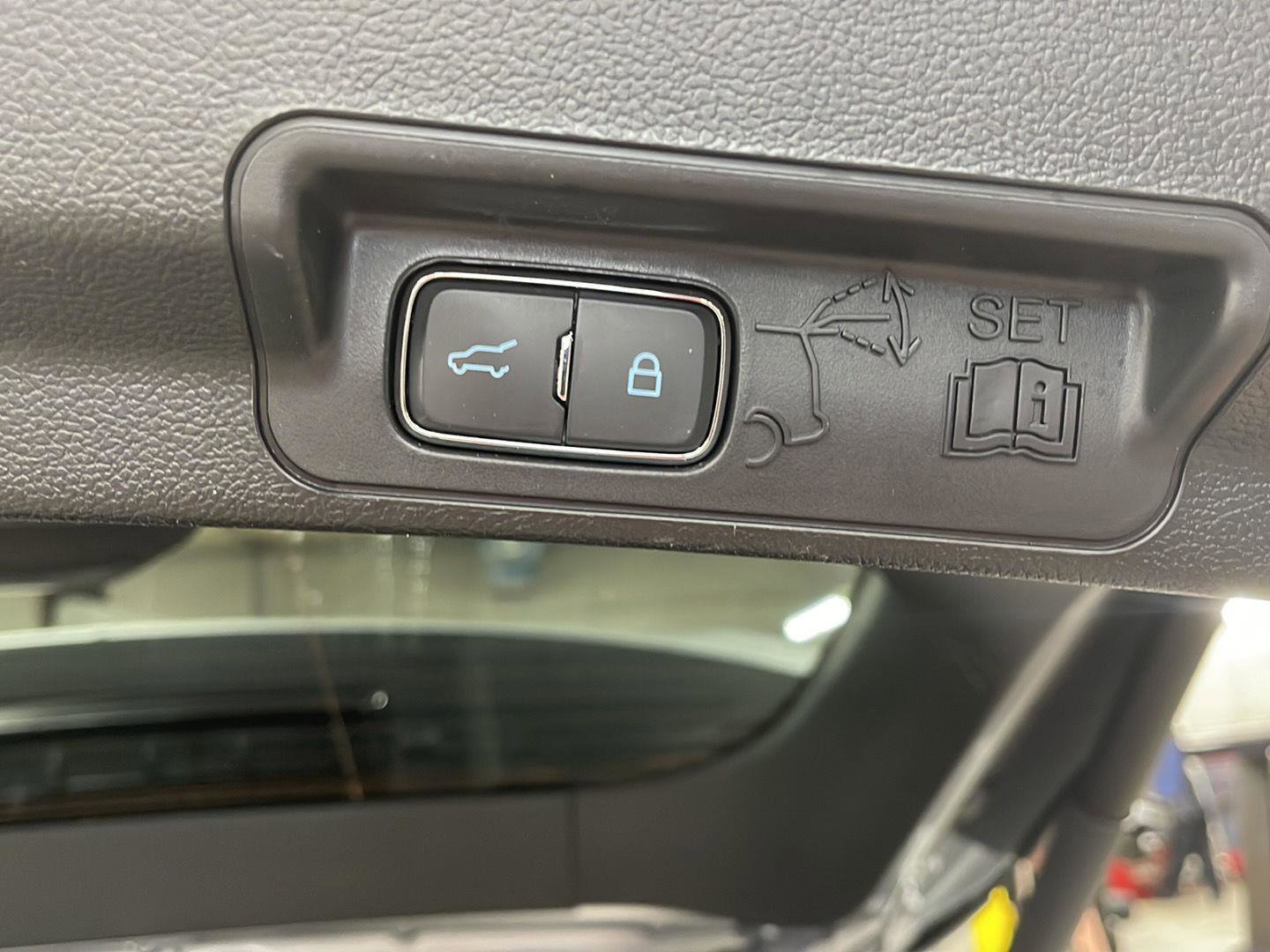 Used 2023 Ford Explorer Limited image 10