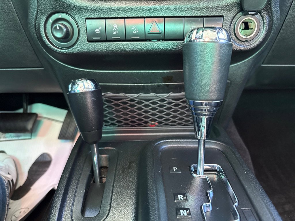 Used 2018 Jeep Wrangler Unlimited Sahara w/ Dual Top Group image 15