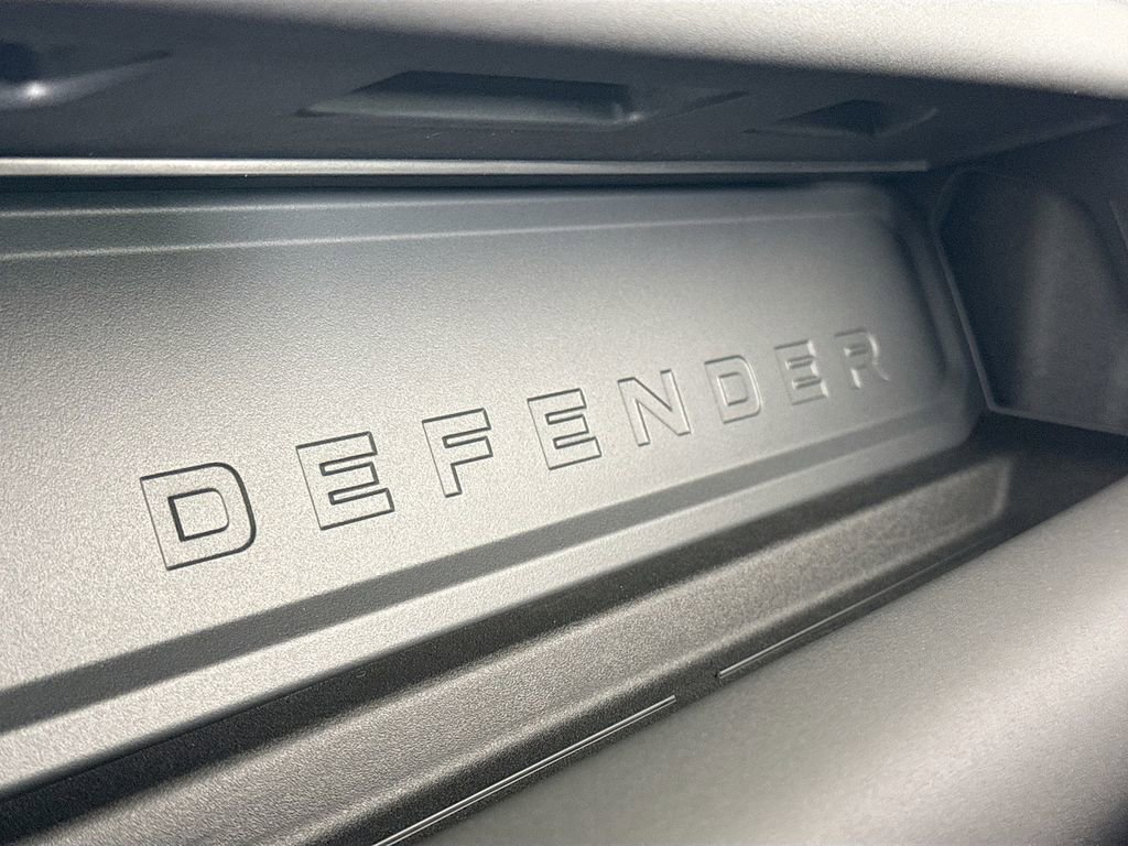 Used 2025 Land Rover Defender 110 X-Dynamic SE image 22
