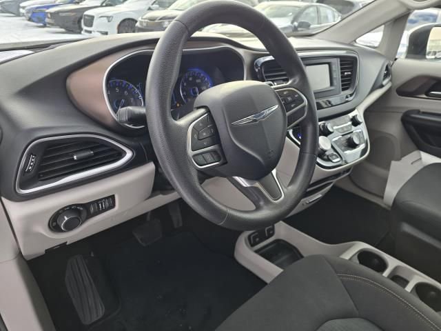 Used 2017 Chrysler Pacifica Touring image 19