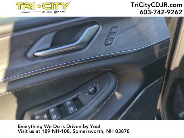 New 2025 Jeep Grand Cherokee Overland image 11