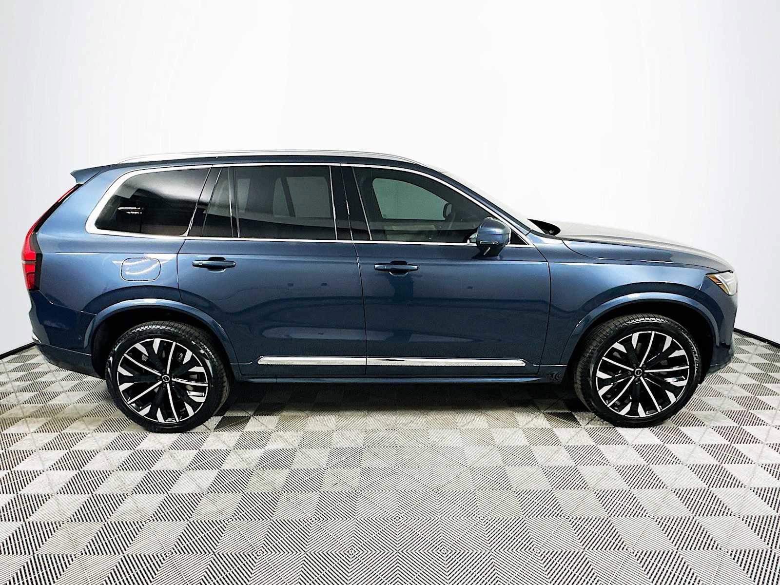 New 2026 Volvo XC90 B6 Plus w/ Protection Package Premier image 8