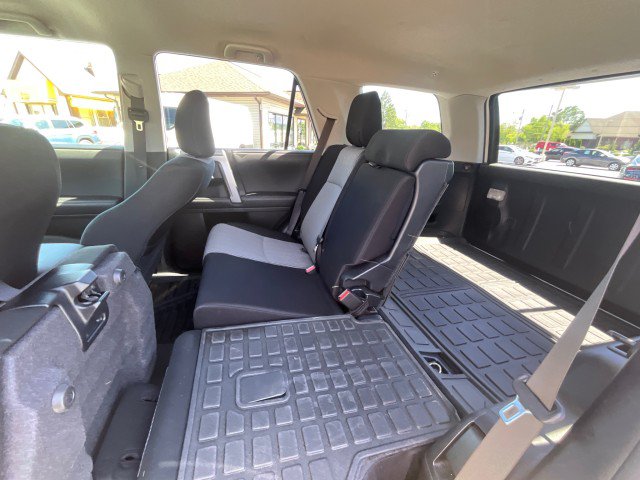 Used 2020 Toyota 4Runner SR5 AWD/4WD image 31