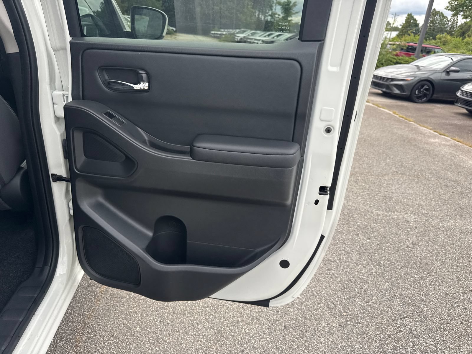 Used 2025 Nissan Frontier SV w/ Tow Package RWD image 16