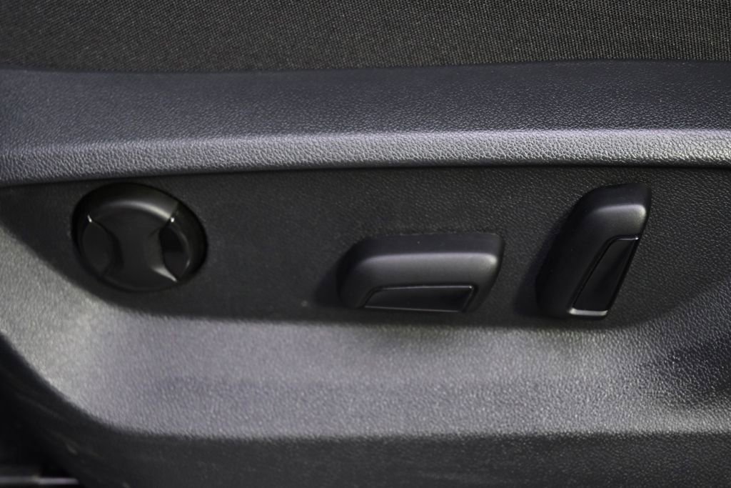 Used 2025 Volkswagen Atlas SE image 14