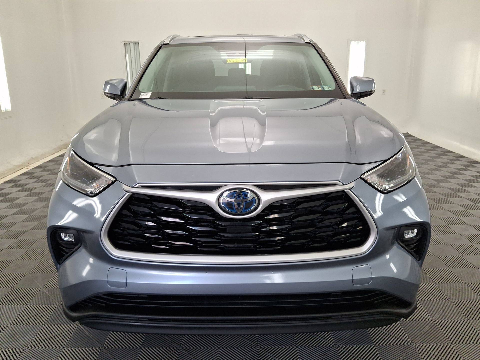 Used 2021 Toyota Highlander XLE AWD/4WD image 29