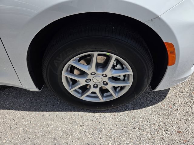 New 2027 Chrysler Pacifica Select FWD image 15