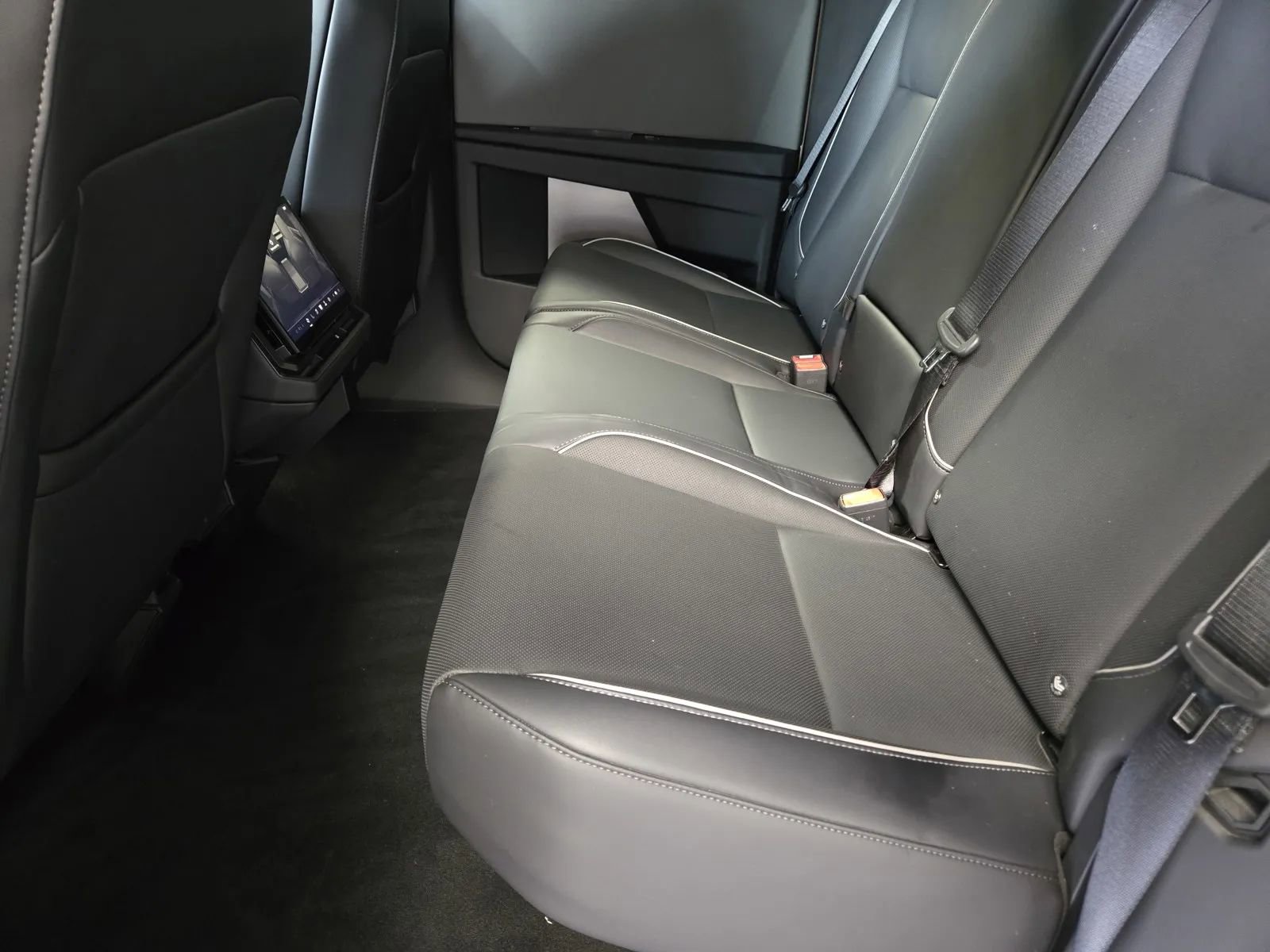 Used 2025 Tesla Cybertruck AWD Crew Cab image 13