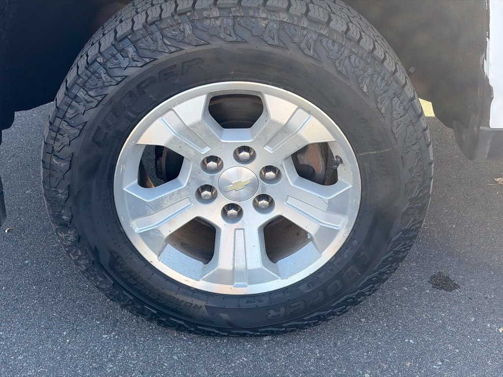 Used 2017 Chevrolet Silverado 1500 LT w/ All Star Edition AWD/4WD image 10