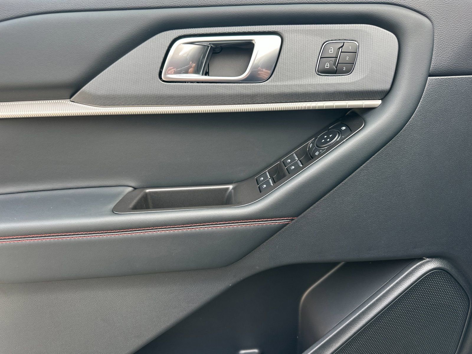 New 2026 Ford Explorer ST-Line w/ ST-Line Street Pack image 11