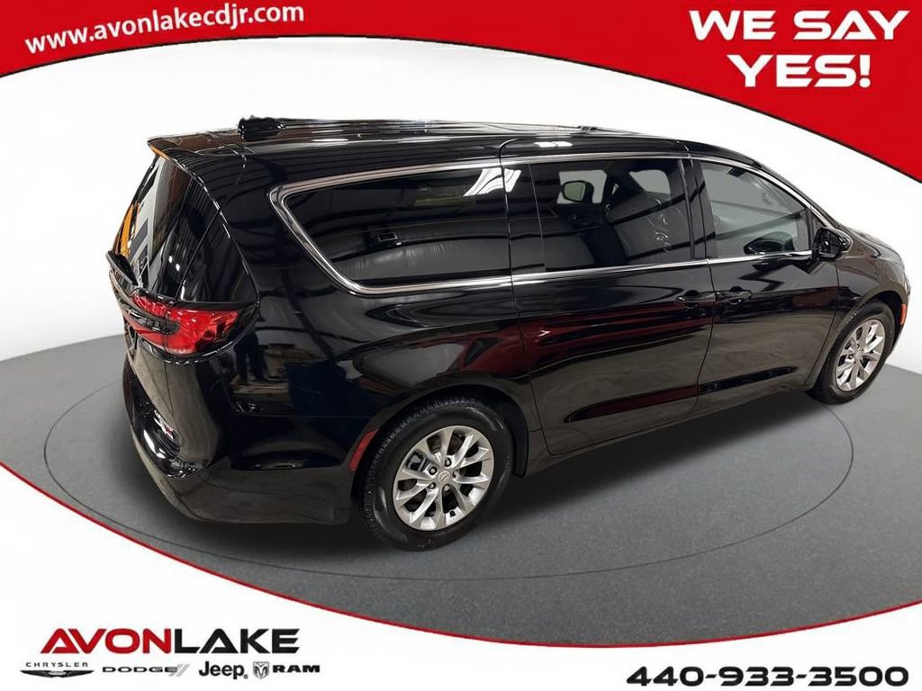 New 2026 Chrysler Pacifica Limited image 5