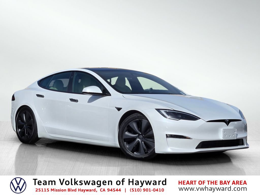Used 2023 Tesla Model S Standard Range image 1