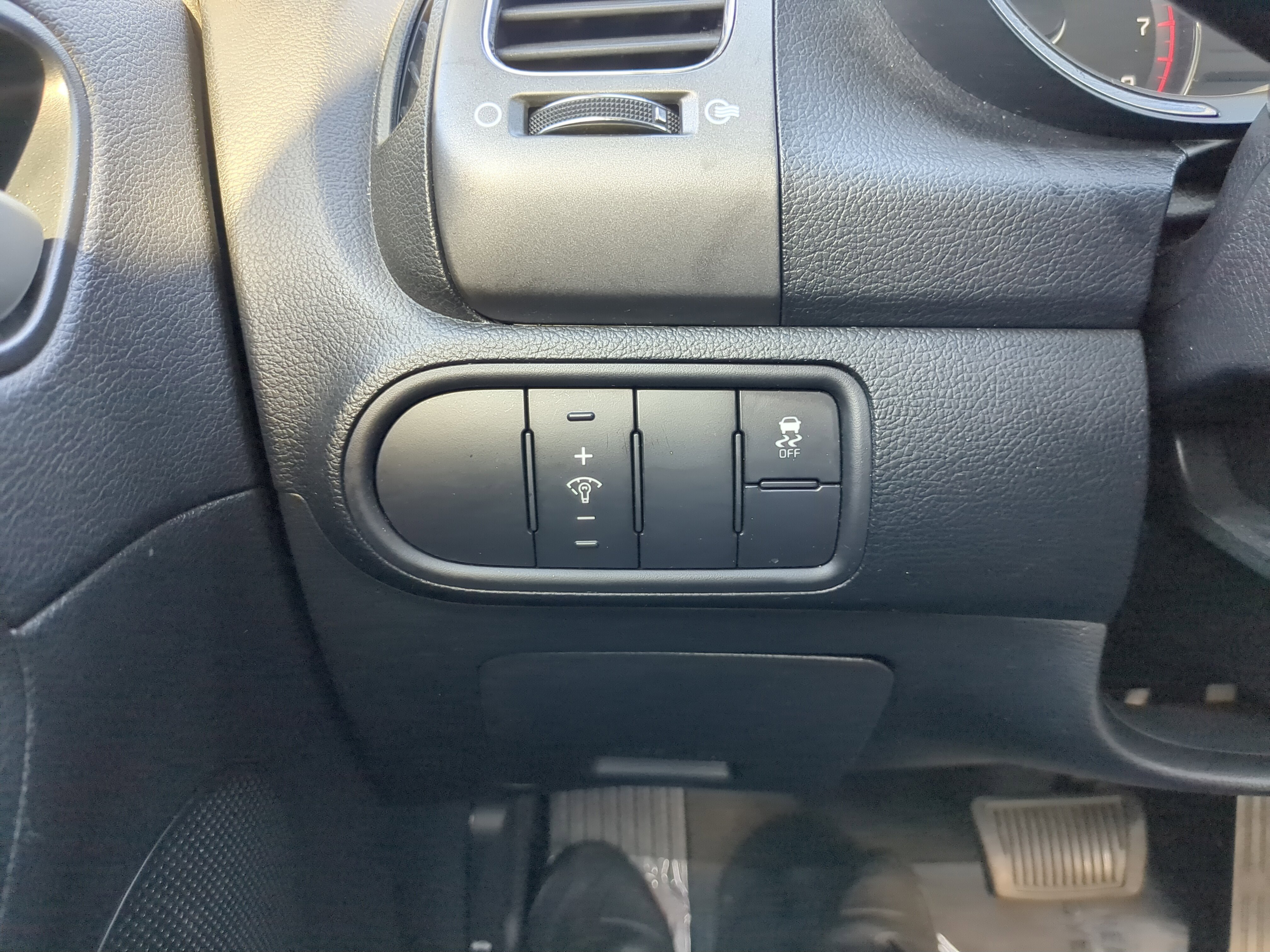 Used 2018 Kia Forte LX image 24