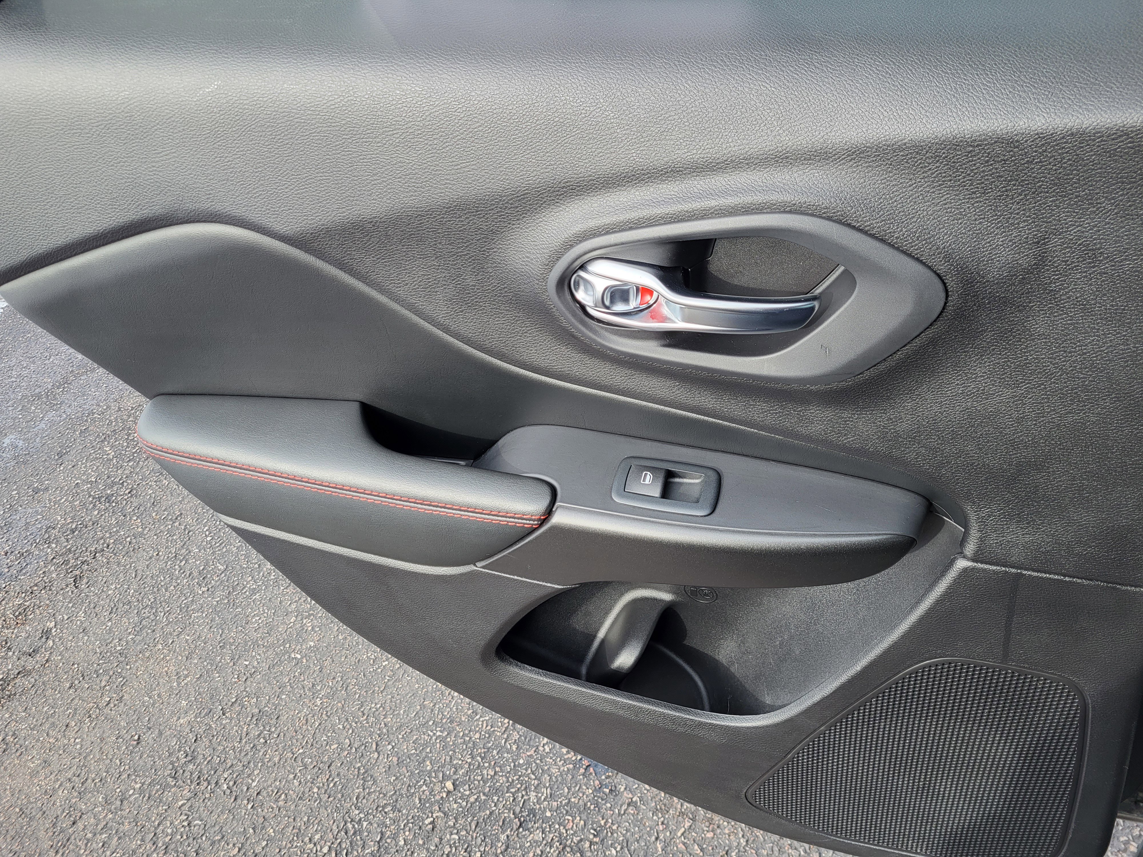 Used 2020 Jeep Cherokee Trailhawk w/ Cold Weather Group image 11