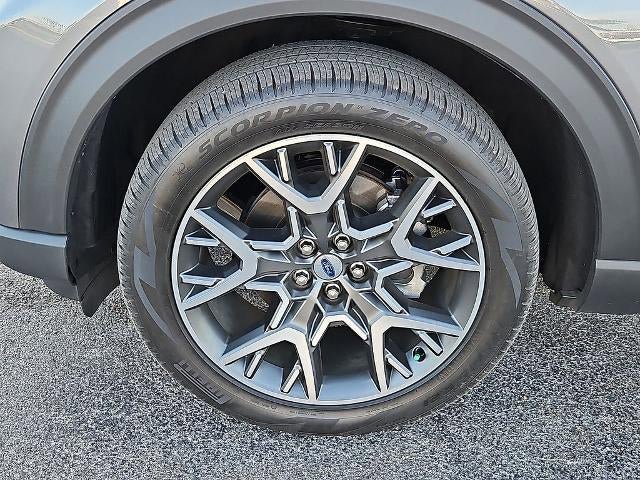 Used 2025 Ford Explorer Platinum w/ Ultimate Package AWD/4WD image 13