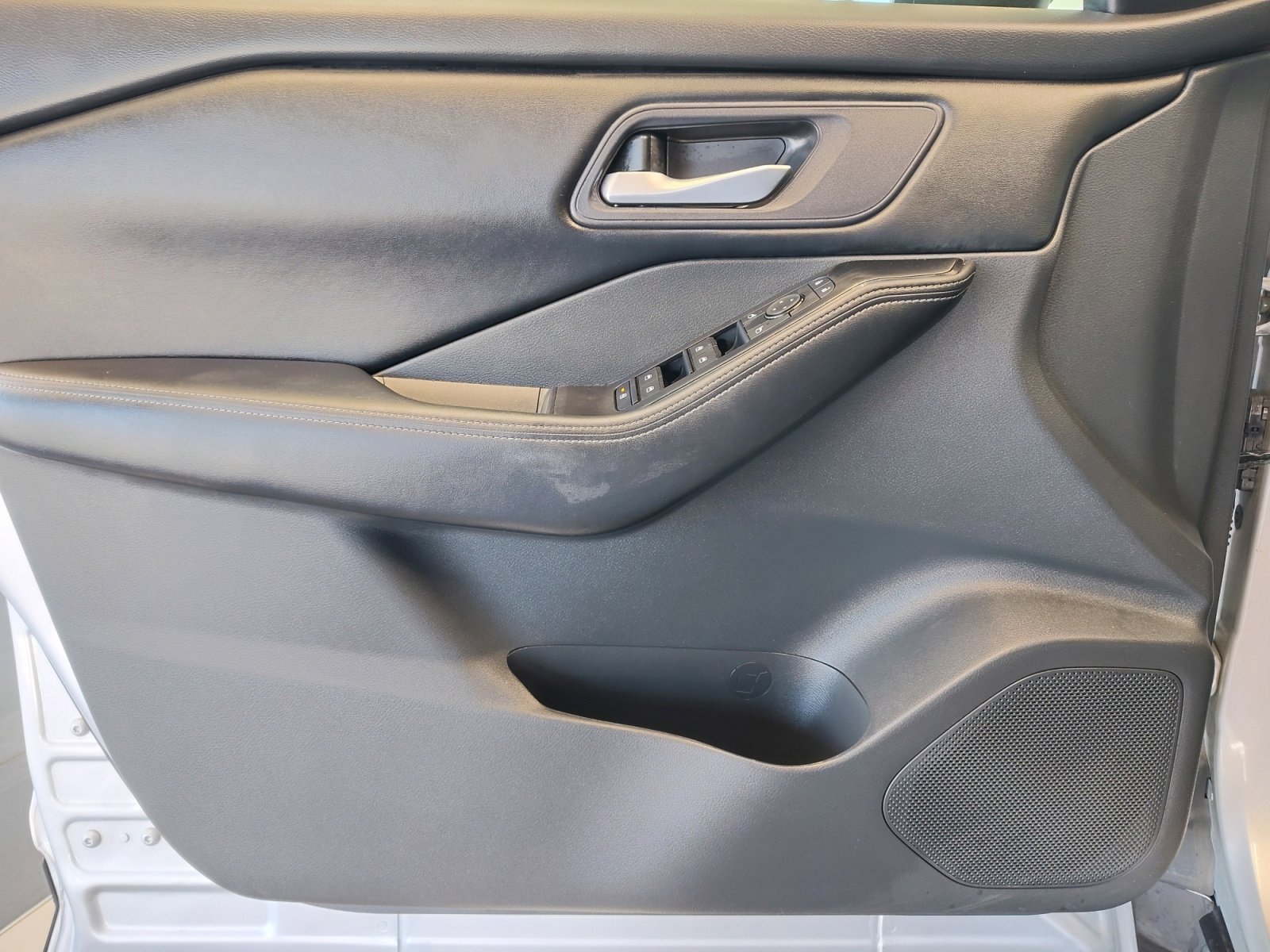 Certified 2024 Nissan Rogue SV image 26