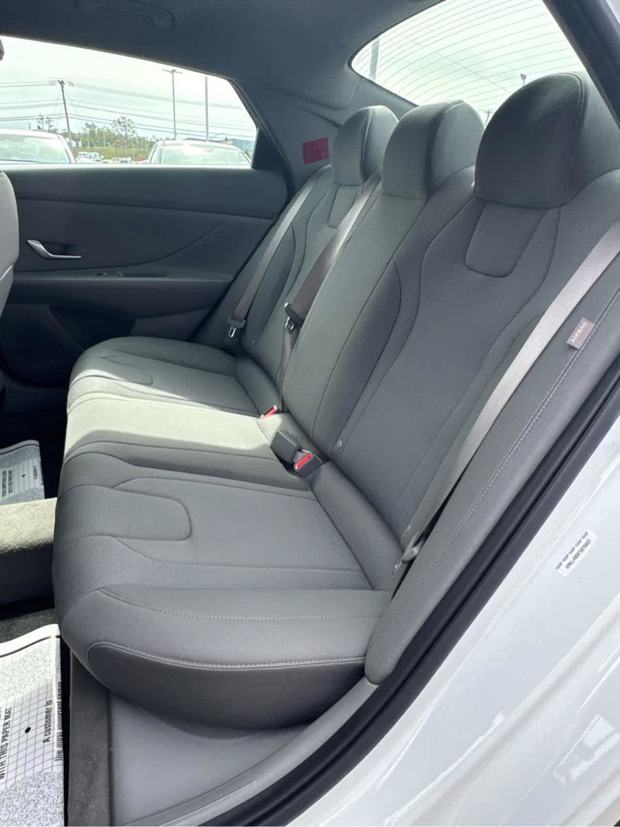 New 2026 Hyundai Elantra SE FWD image 40