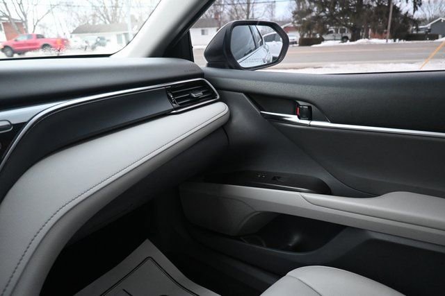 Used 2022 Toyota Camry SE w/ Cold Weather Package image 27