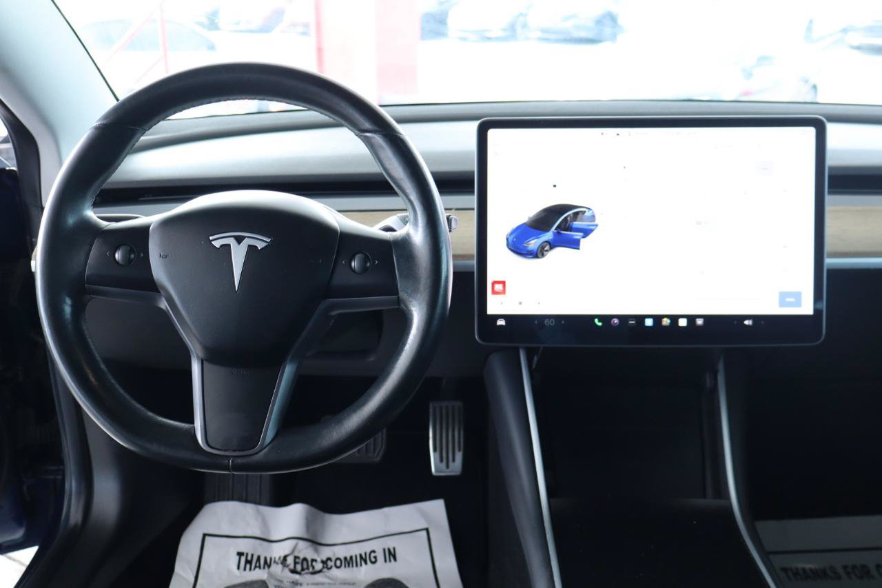 Used 2018 Tesla Model 3 Long Range RWD image 17