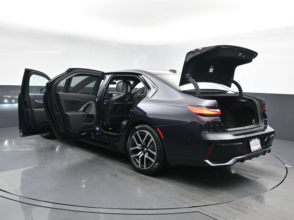 Used 2025 BMW 740i xDrive AWD/4WD image 35