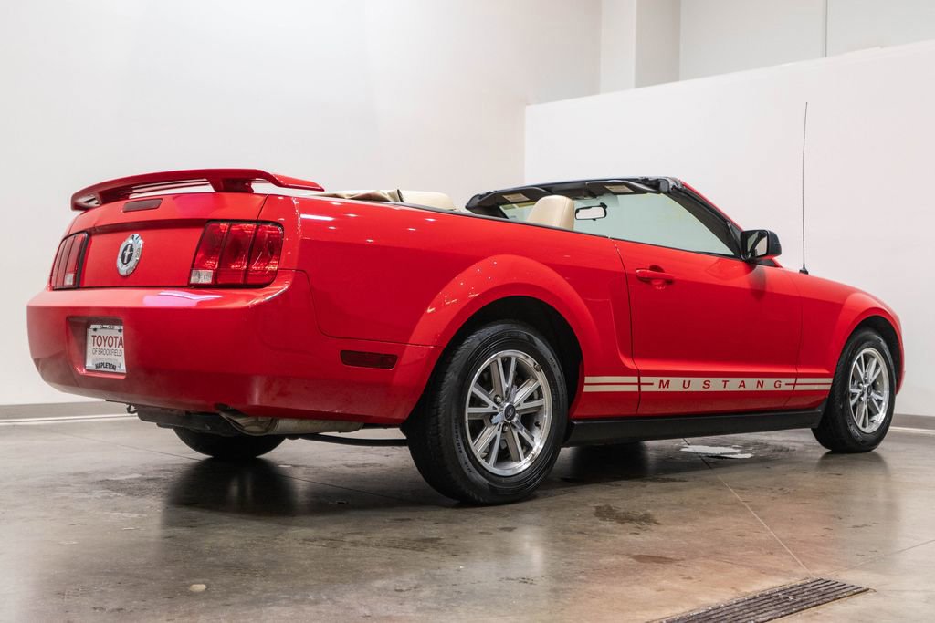 Used 2005 Ford Mustang Convertible RWD image 12