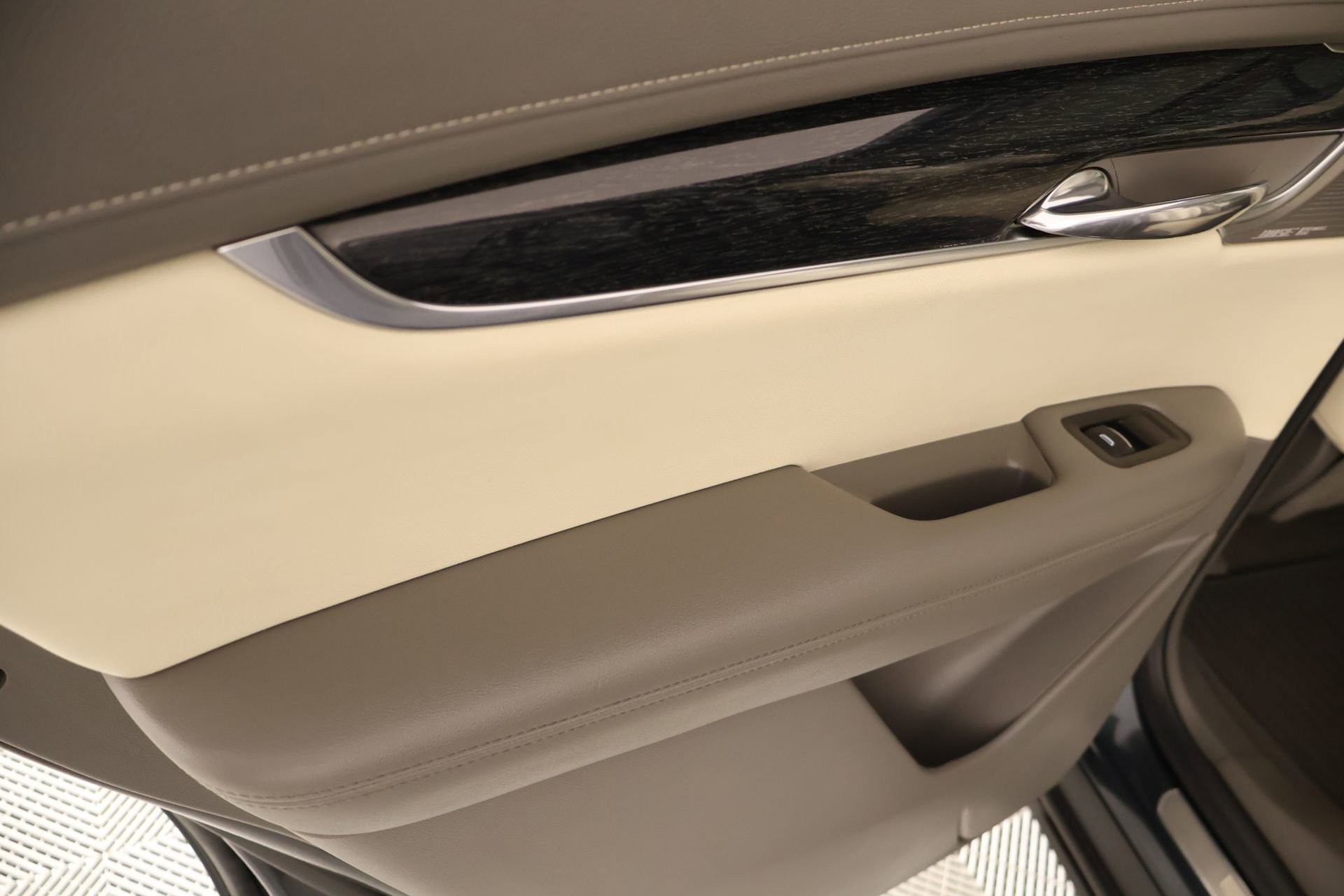 Used 2021 Cadillac XT6 Premium Luxury FWD image 19