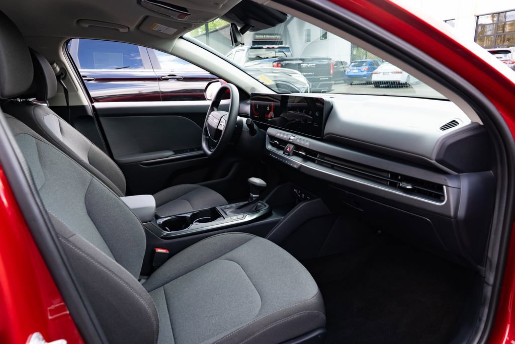 Used 2025 Kia K4 LXS image 25