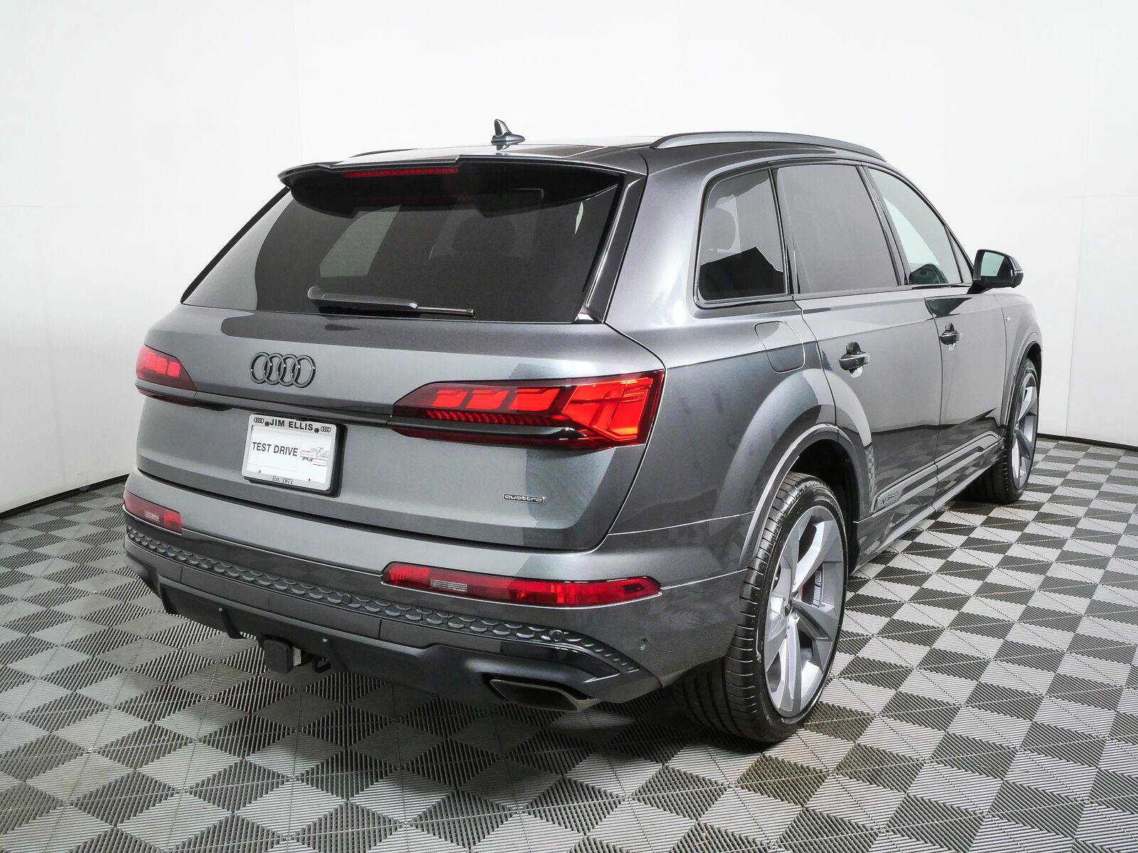 New 2026 Audi Q7 3.0T Prestige AWD/4WD image 3
