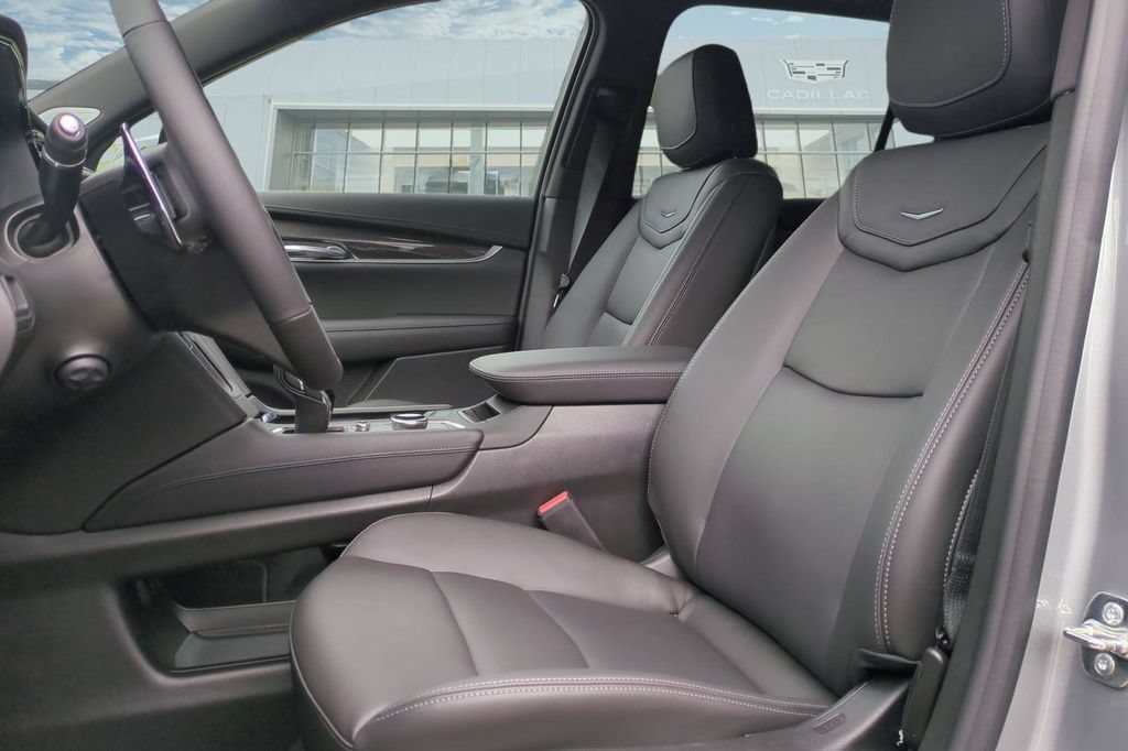 New 2025 Cadillac XT6 Sport AWD/4WD image 11
