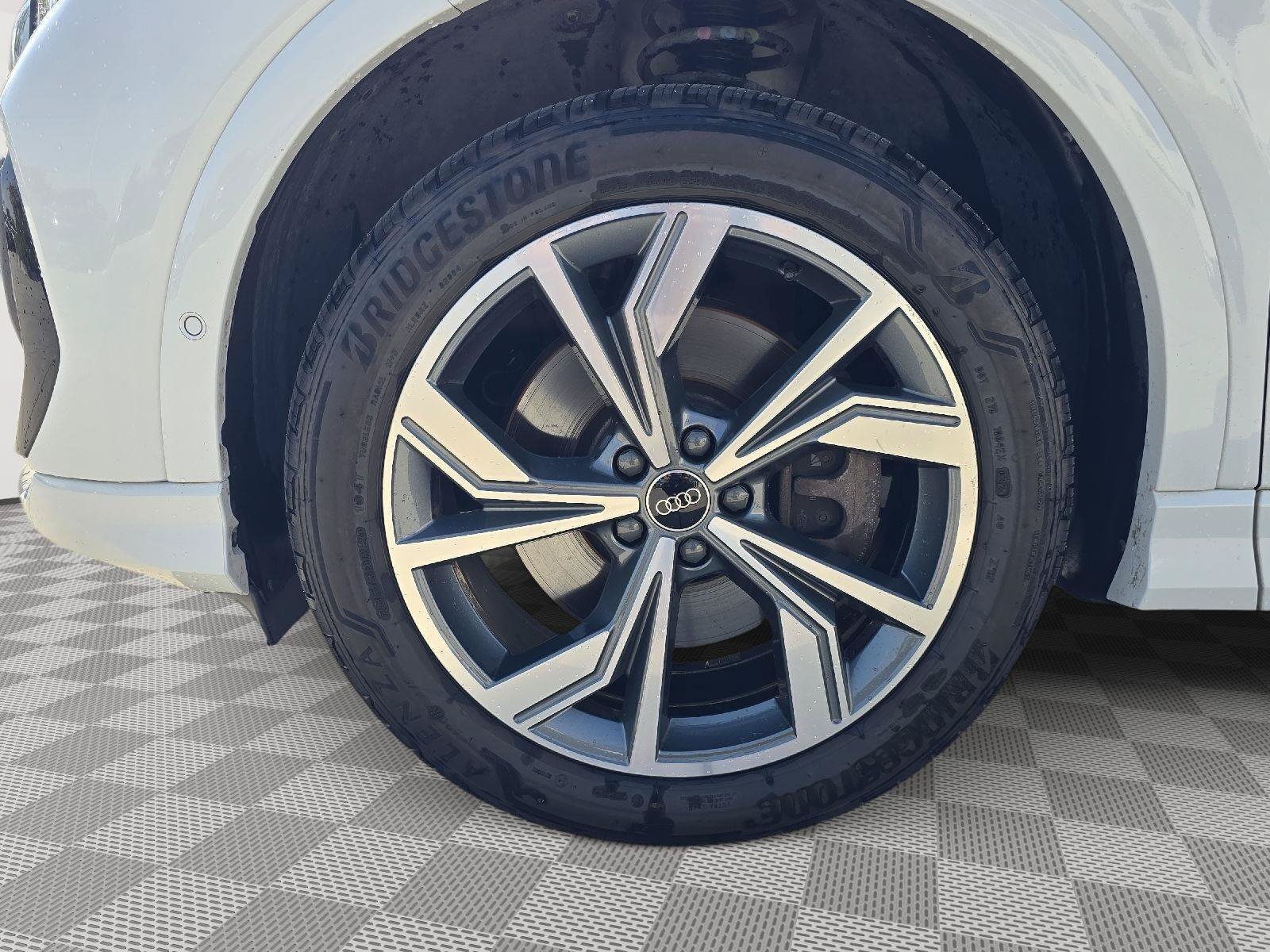 Used 2023 Audi Q4 e-tron Premium Plus AWD/4WD image 4