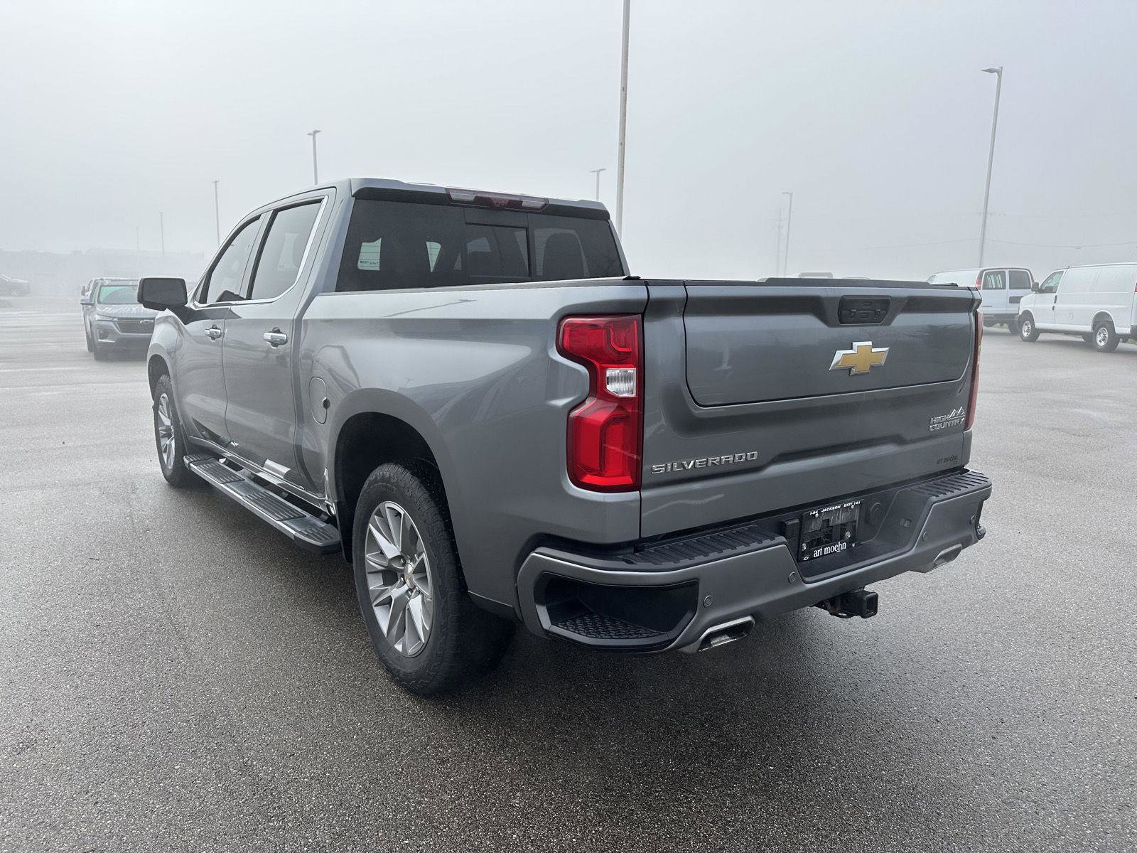 Used 2022 Chevrolet Silverado 1500 High Country w/ Technology Package AWD/4WD image 3