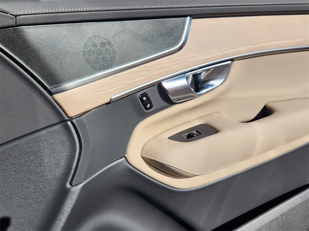 New 2026 Volvo XC90 B5 Core image 20