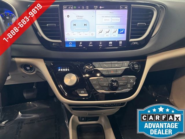 Used 2023 Chrysler Pacifica Touring-L FWD image 6